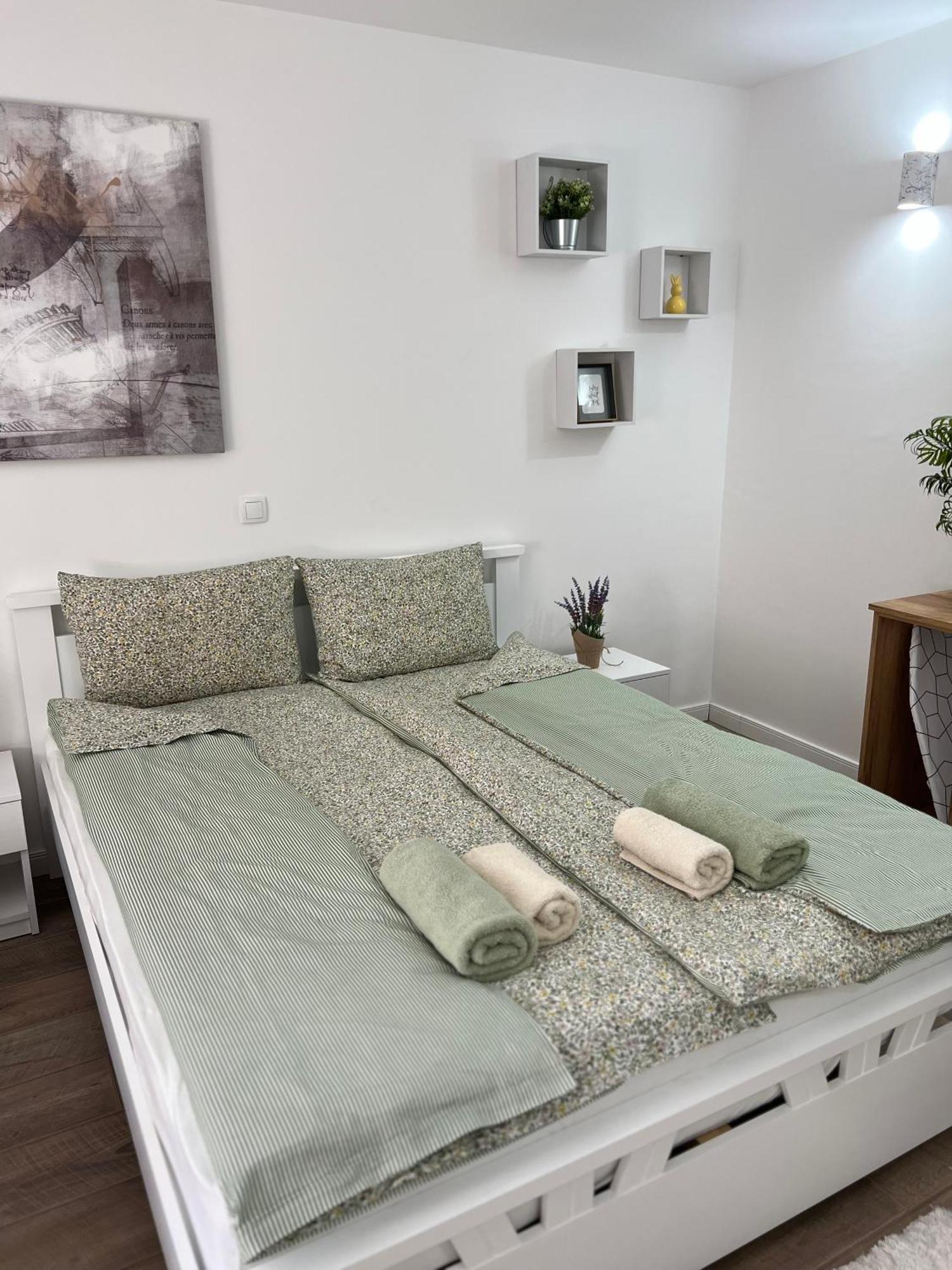 Guest House Lila Sombor Exterior foto